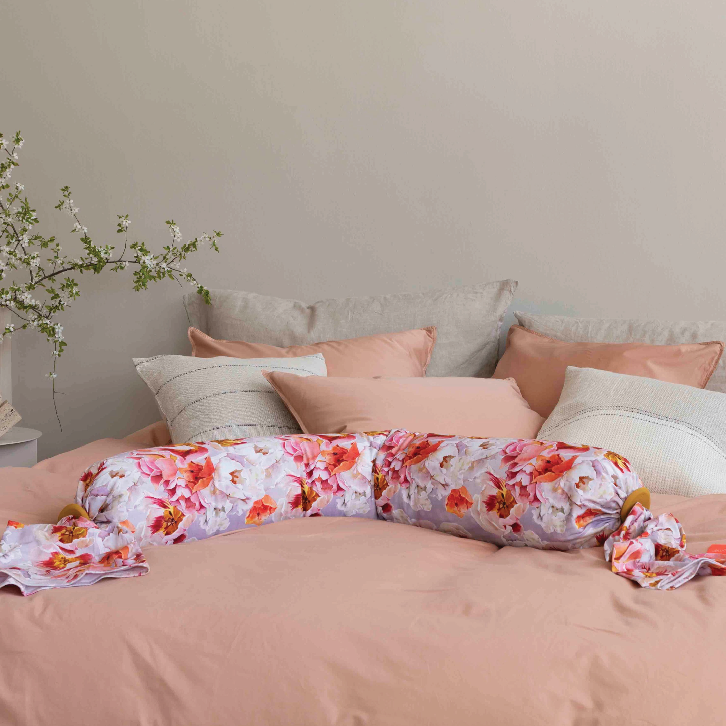 bbhugme Pregnancy Pillow, Blushing Roses, 1 stk.