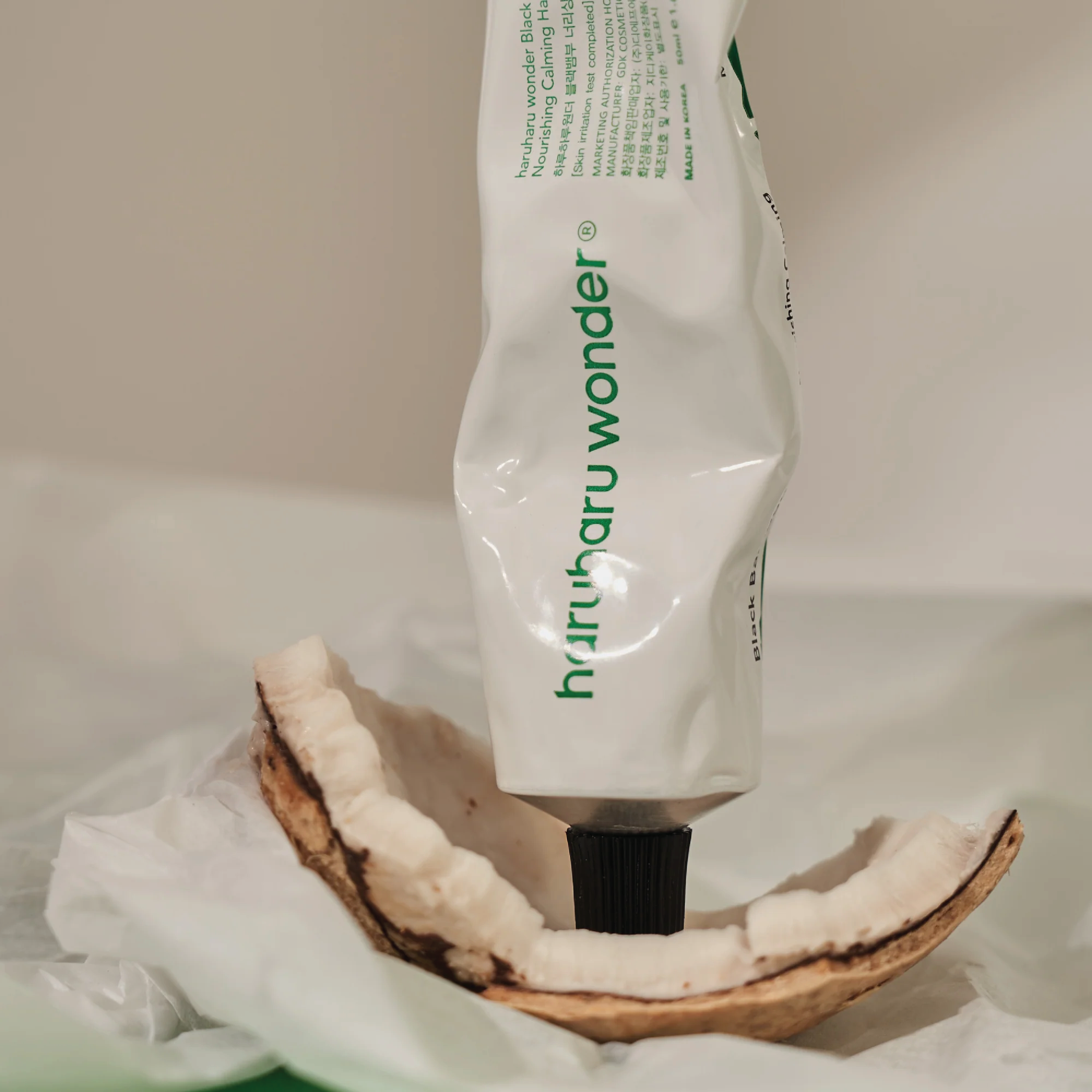 haruharu wonder Black Bamboo Nourishing Calming Hand & Nail Cream, 50 ml