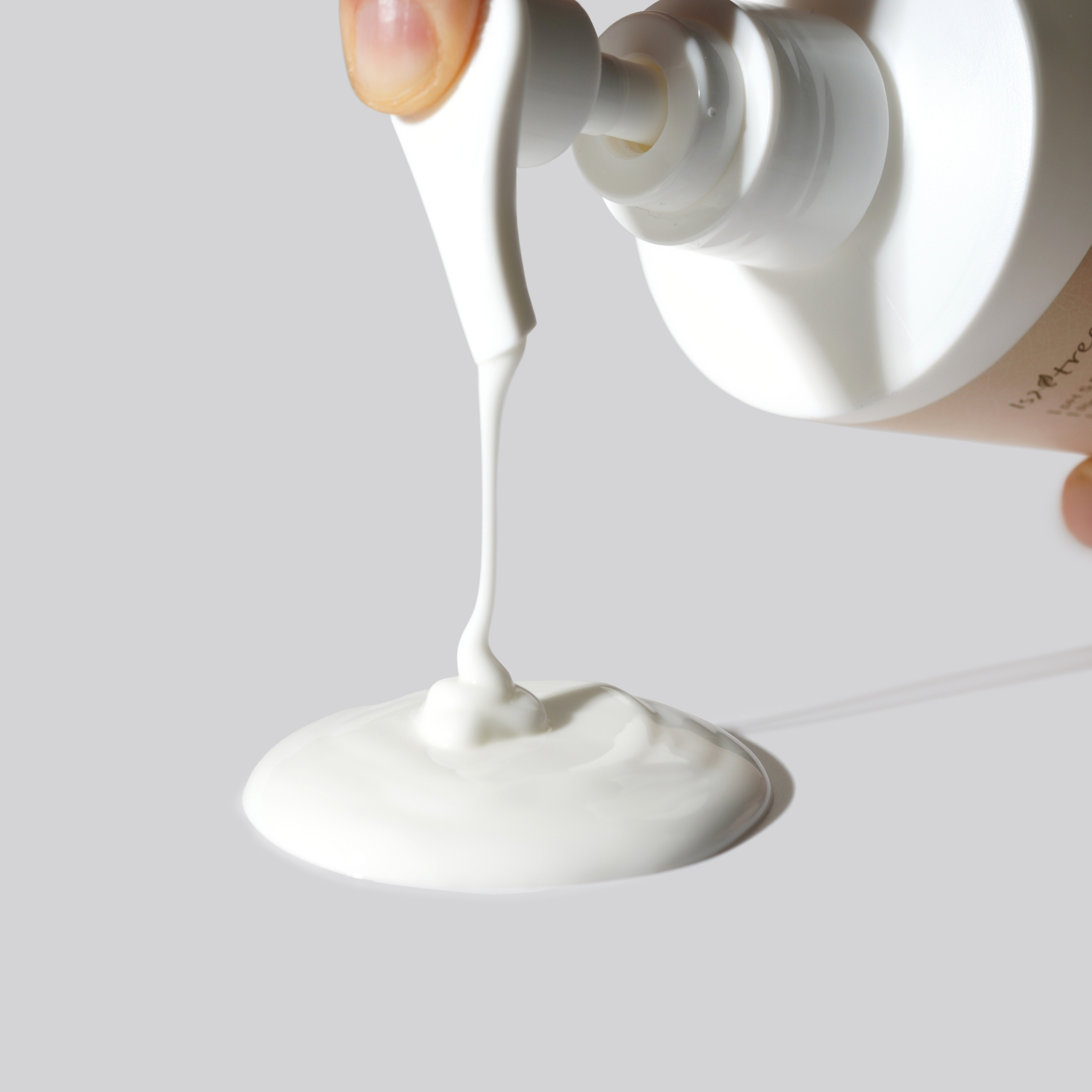 Isntree Yam Root Vegan Milk Cleanser, 220 ml