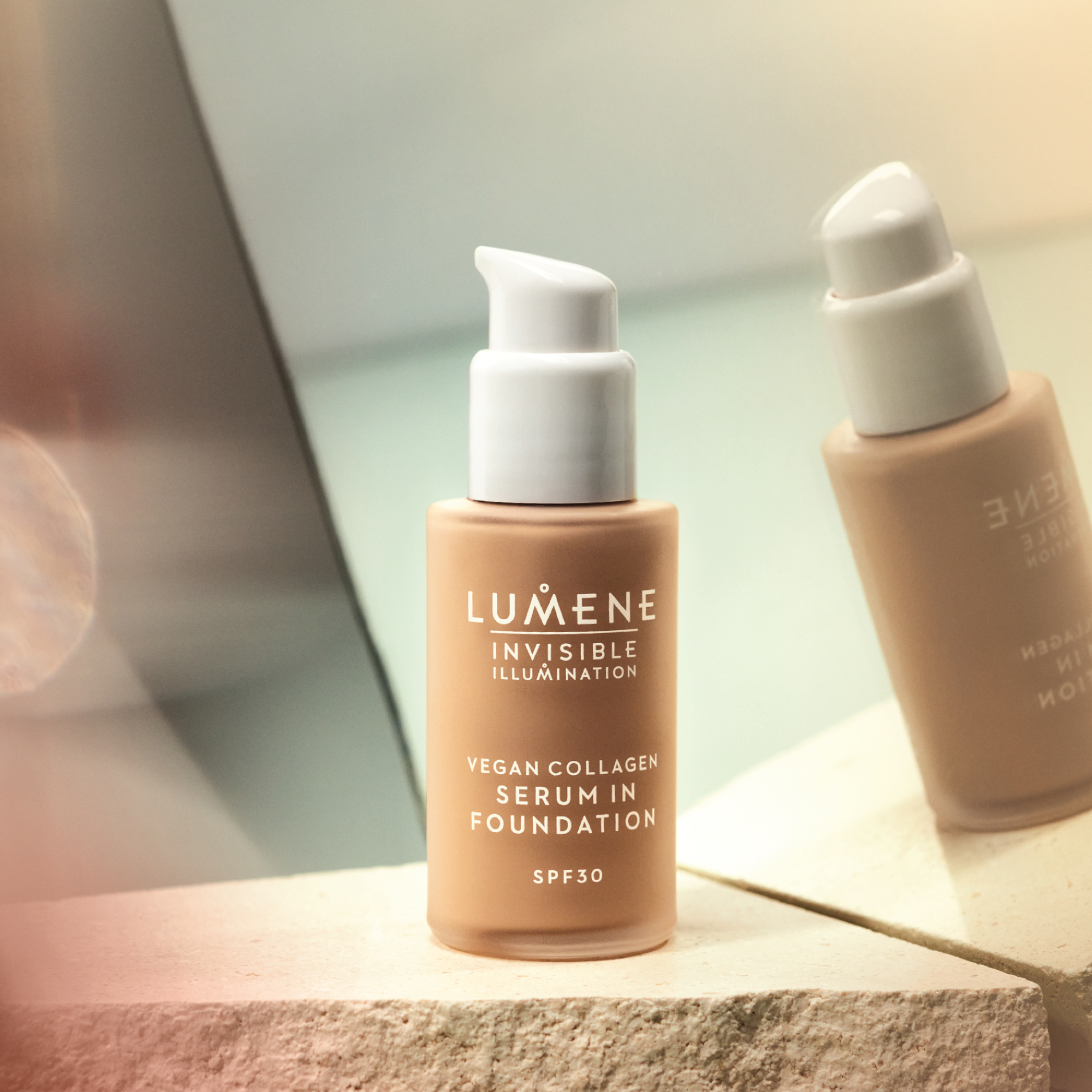Lumene Invisible Illumination Serum In Foundation SPF30, Farge 4, 30 ml